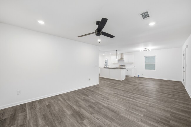 Photo - 175 Holly Rd NW