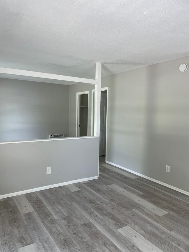 Photo - Sunquest Apartments