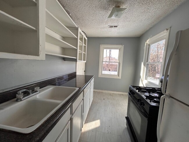 Photo - Cute 3 Bed 1 Bath Home -SECTION 8 APPROVED!