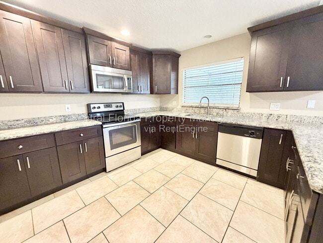 Photo - 2925 Amroth Pl