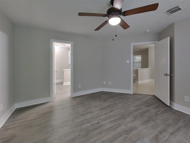 Photo - 18167 Woodsdale Ct