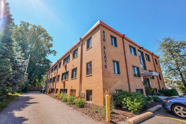 Building Photo - 820 Flats Rental