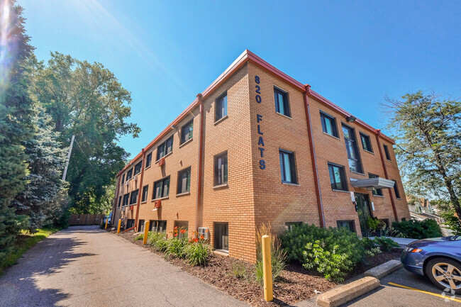 Building Photo - 820 Flats Rental