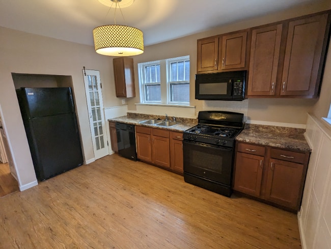 Photo - 5127 Goethe Ave