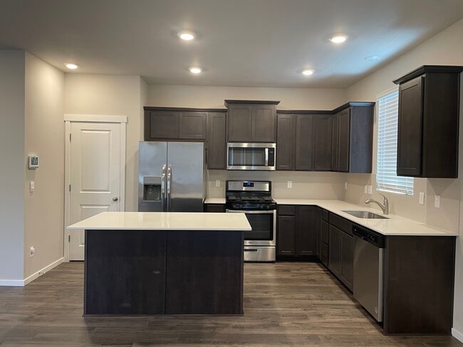 Quartz countertops & spacious island - 5746 Waverly Rd SW