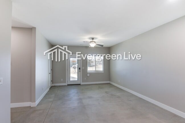 Photo - 208 Northern Ct