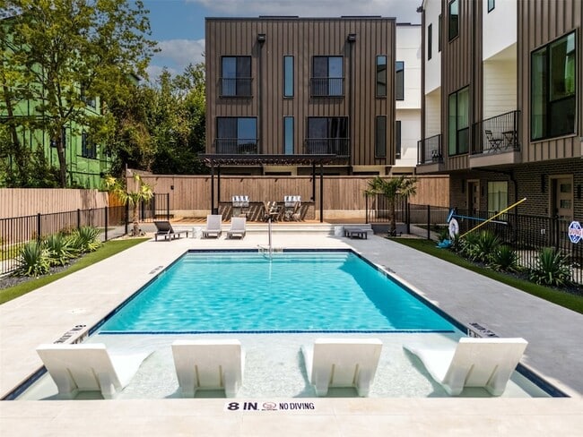 Photo - 1902 N Carroll Ave