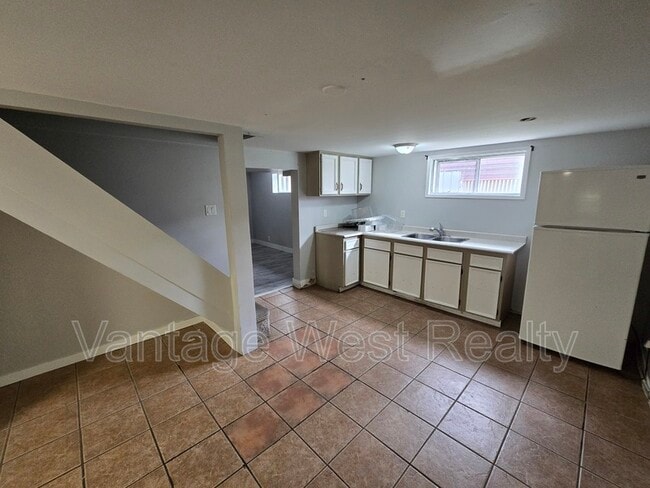 Building Photo - 320 Rutland Rd S