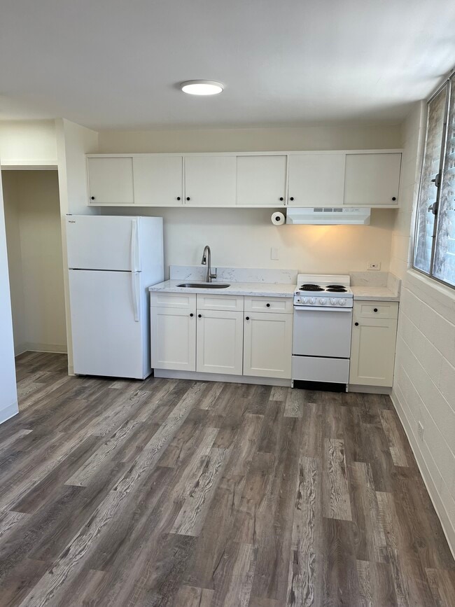 Building Photo - 34 Hialoa St