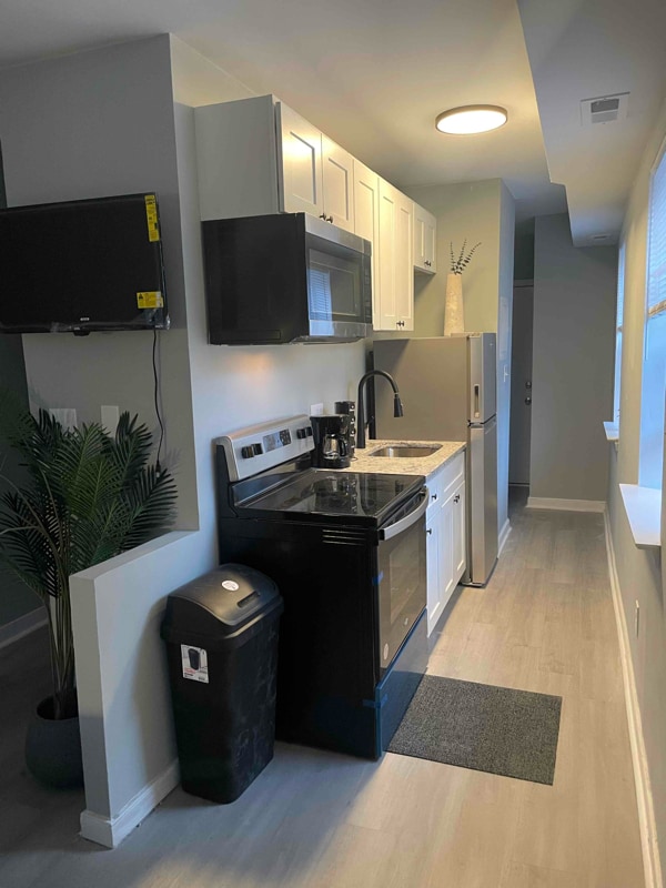 Building Photo - 1025 W Baltimore St Rental