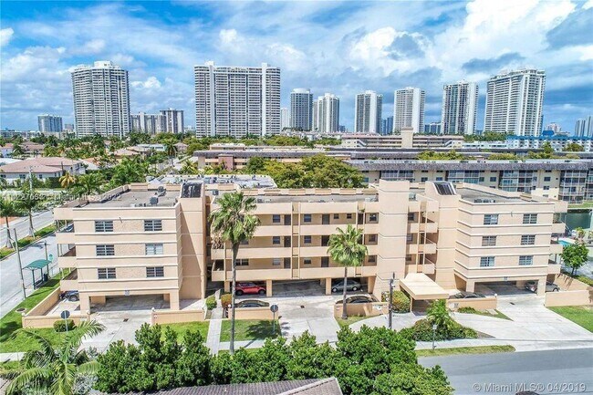 Photo - 3527 NE 168th St Unidad 204