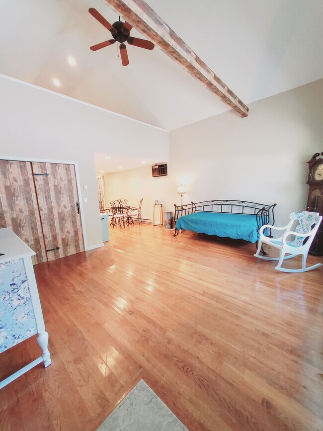 79 Turn of River Rd House House Rental in Stamford, CT