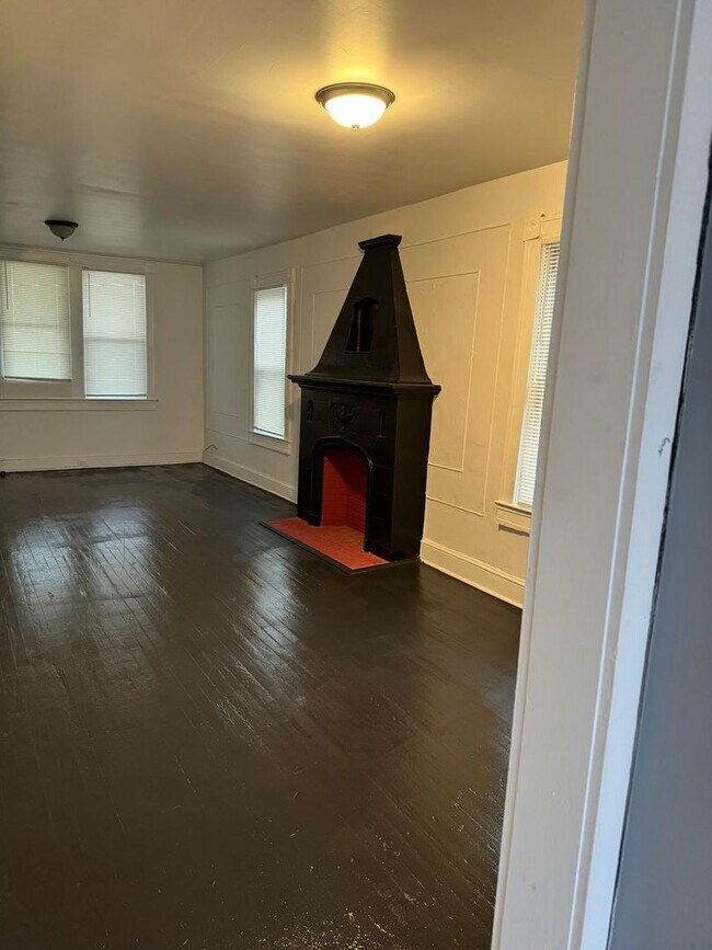Photo - Recently Renovated Three Bed One Bath Ready For A New Tenant!