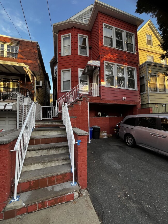 Building Photo - 256 Liberty Ave