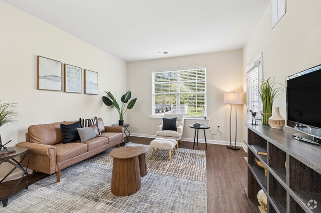 Driftwood - 2BR, 2BA - 1,032SF - Living Room