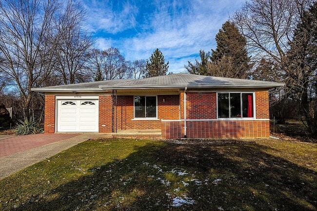 Photo - 37820 Dardanella St