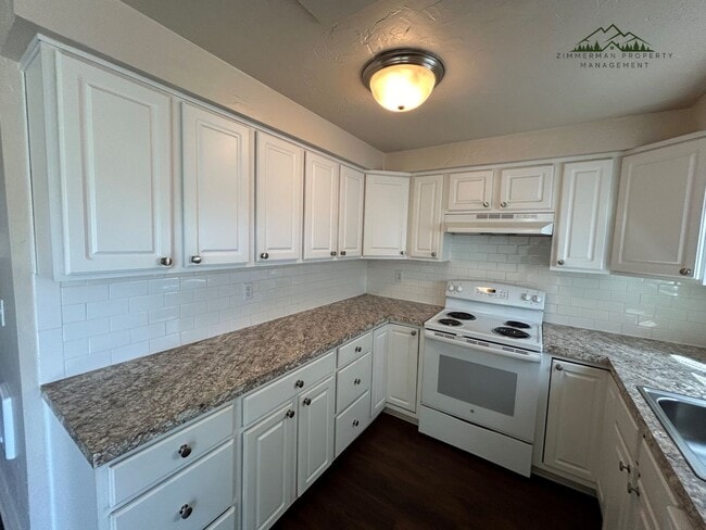 Photo - 953-955 N Cloverleaf Lp. Unidad 955