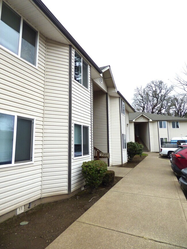 Photo - Rent Special: 1/2 Off April's Rent!! 2 Bedroom 1 Bath Unit NE Salem! Unit 3164