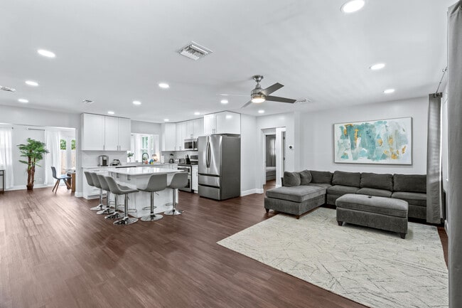 Photo - 1800 NE 28th Ave