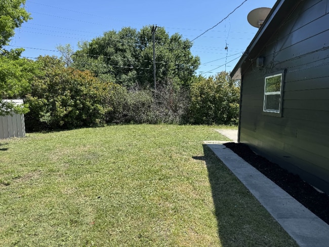 Photo - 2009 Pleasant Ln