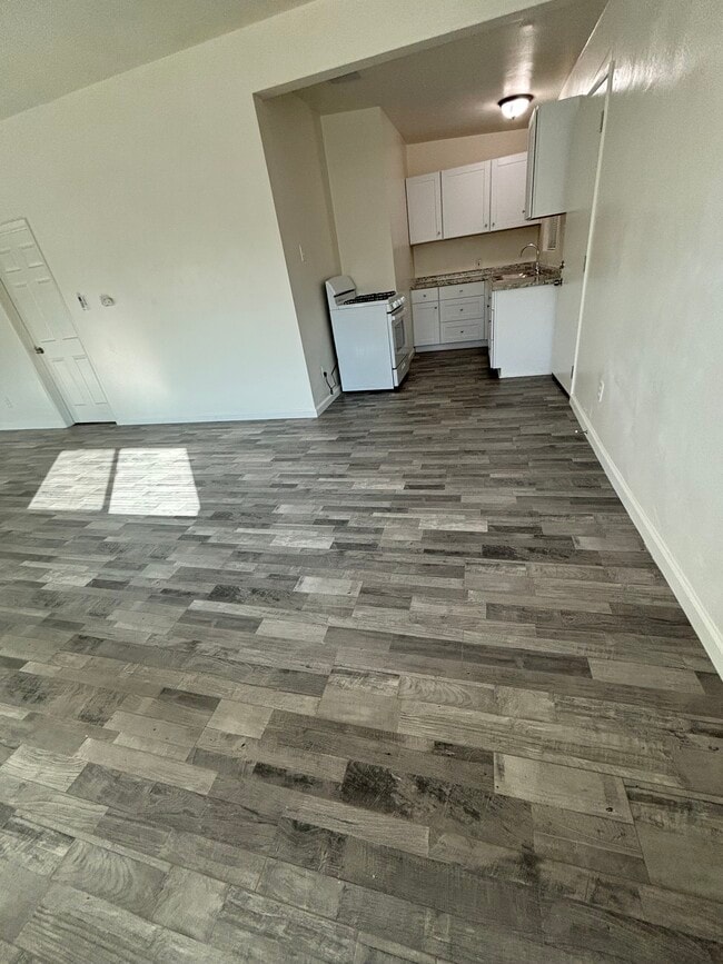 Photo - 465 W Ramona Dr