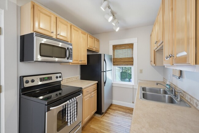 242 Lafayette St Unit Floor 1