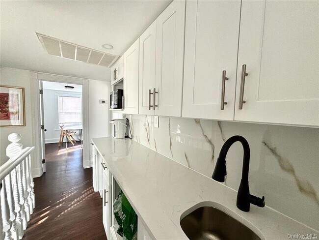 Photo - 1433 Old Northern Blvd