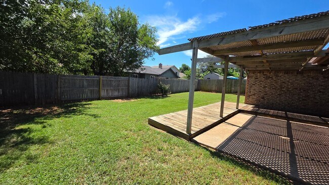 Photo - Great 3 Bedroom Home in Yukon!  $1450!