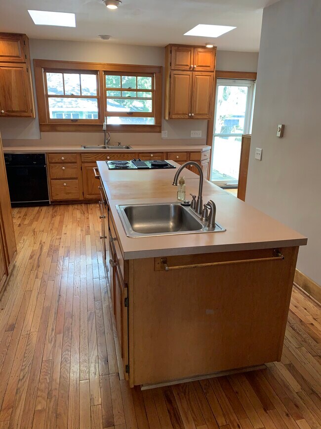 Photo - 4734 Hinesley Ave