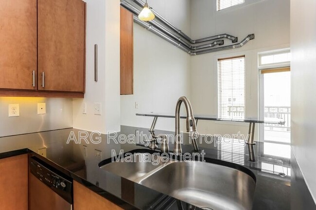 Photo - 265 18th St NW