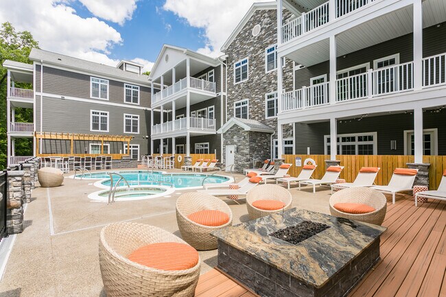The Club at Waters Edge (Luxury Apartments)