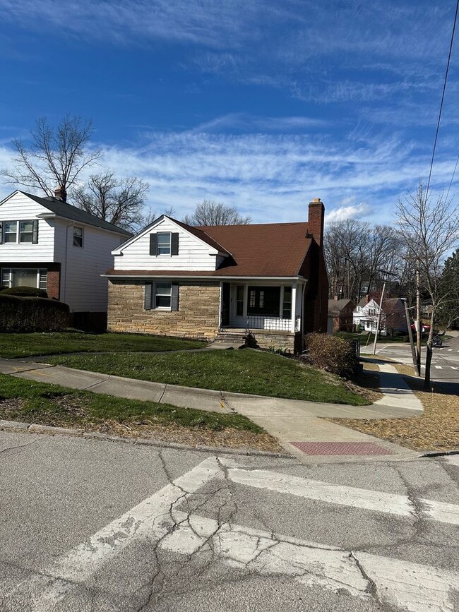 University Heights 5 bedroom 2 full bath a... - University Heights 5 bedroom 2 full bath a... House