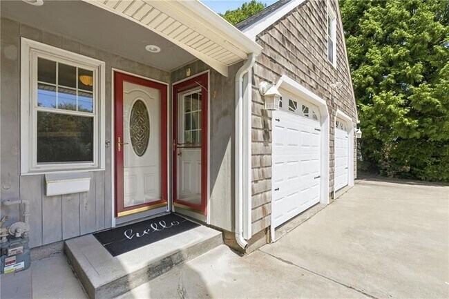 6 Lakewood Dr