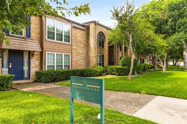 Photo - 7924 Royal Ln