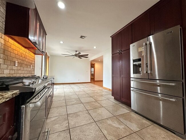 Photo - 2833 Kent Dr