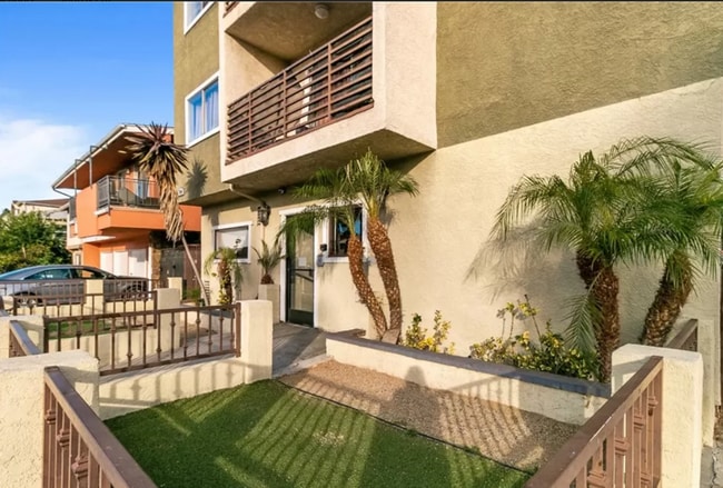 Building Photo - Newly Upgraded 2BD/2BA Apartment Home. Hur... Unit 206