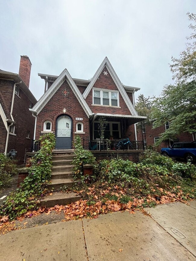 Building Photo - Charming 2BR Triplex in Grosse Pointe Park Rental