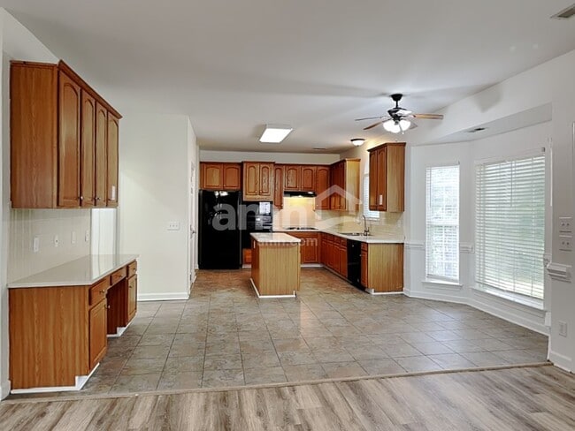 Photo - 4583 Waterford Dr NW