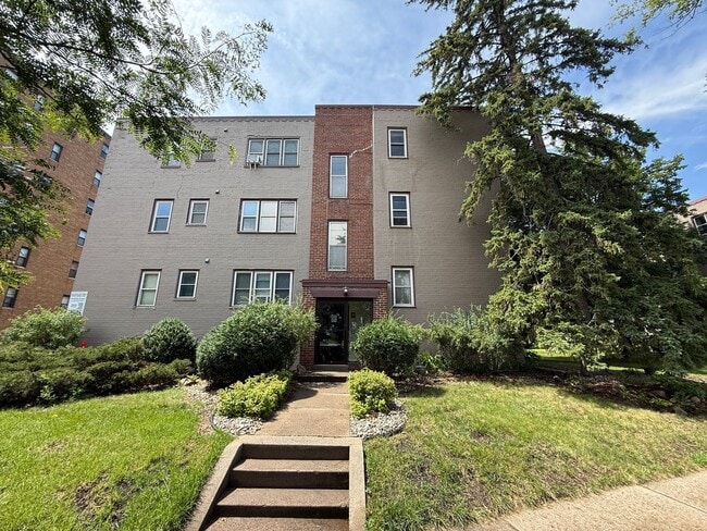 Building Photo - Lake Condo near W Lake & Excelsior Blvd - ...