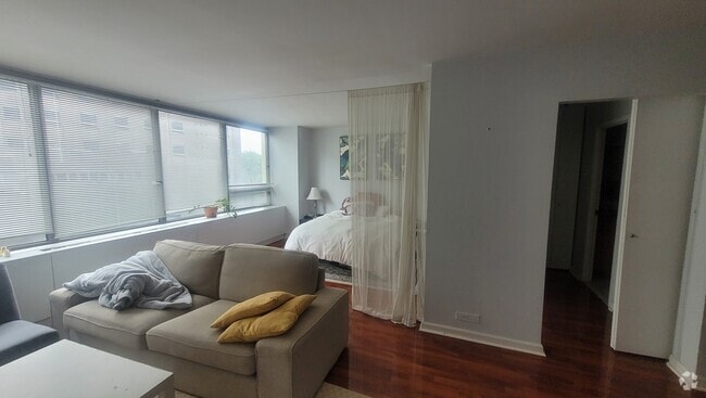 Building Photo - 2800 N Lake Shore Dr Unit 413 Rental