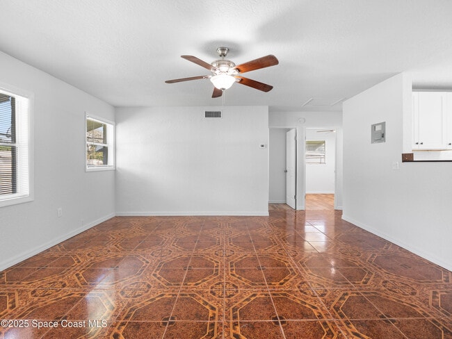 Photo - 2033 Robinhood Dr