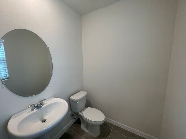 Beautiful, Newer 3/2.5 Apopka Townhome in Windrose!