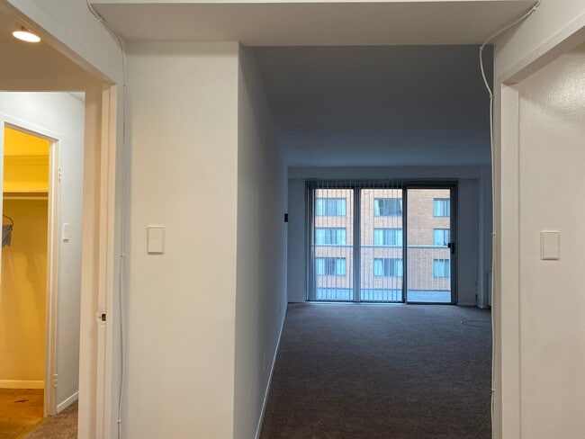 Entry - 730 24th St NW Unit 611