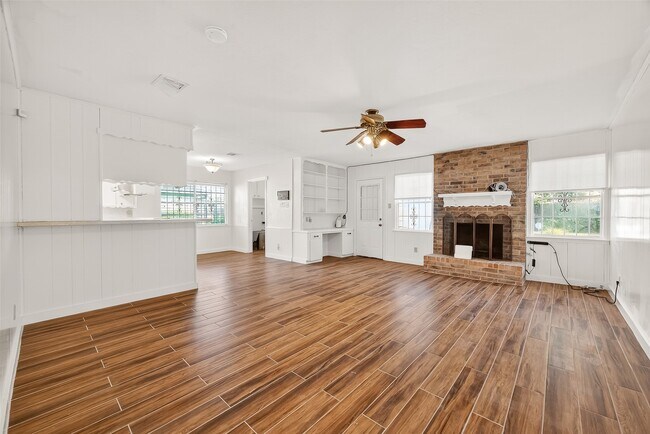 Photo - 9218 Rowan Ln