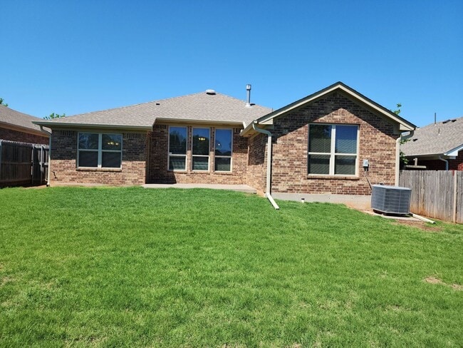 Photo - 2416 Arbor Dr