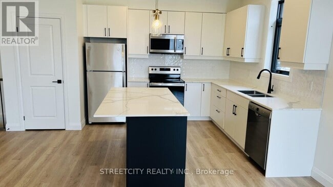 Photo - 3900 Savoy St