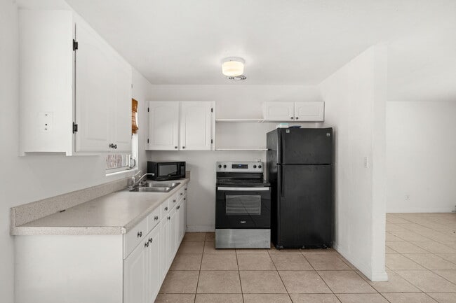 Photo - 480 Falmouth Ave