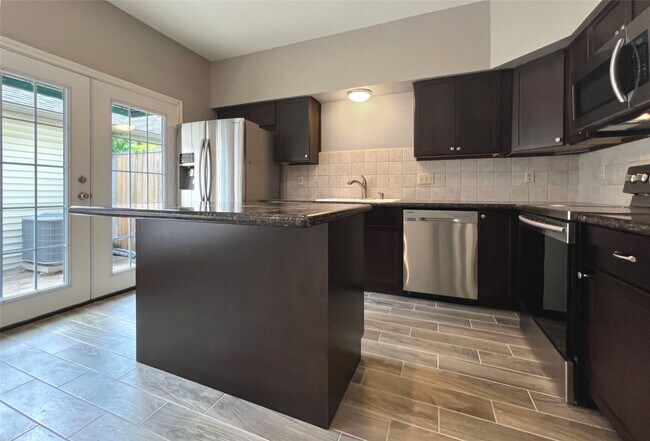 Photo - 3300 Bellefontaine Unit 2