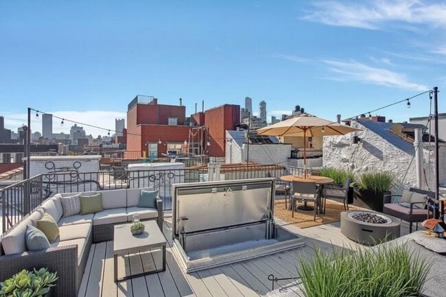 Photo - 248 Mott St Unidad 24