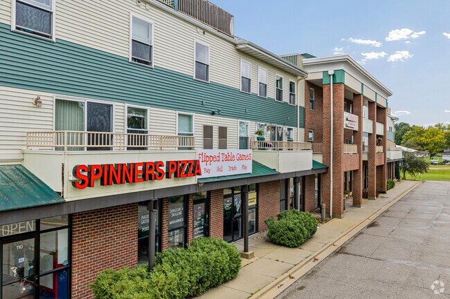 2BR, 1BA - 1,000SF -